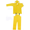 Gelbe Farbe PVC / Polyester Wasserdichtes zweiteiliges Rainsuit